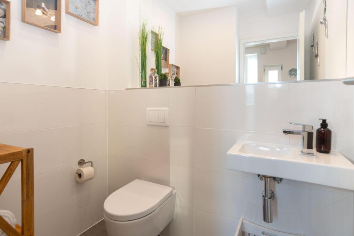 Haus-Wilhelmsplatz-Wohnung-Heimathafen ไฮลิเกนฮาเฟิน ภายนอก รูปภาพ